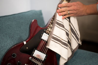 how to maintain a guitar - wipe it down with a cloth