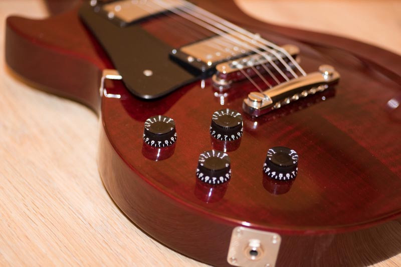 Volume and Tone Knobs - Left Handed Gibson Les Paul Studio (Wine Red)