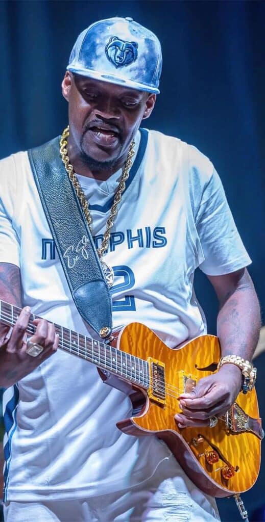 Eric Gales playing a left handed B&G Step Sister
